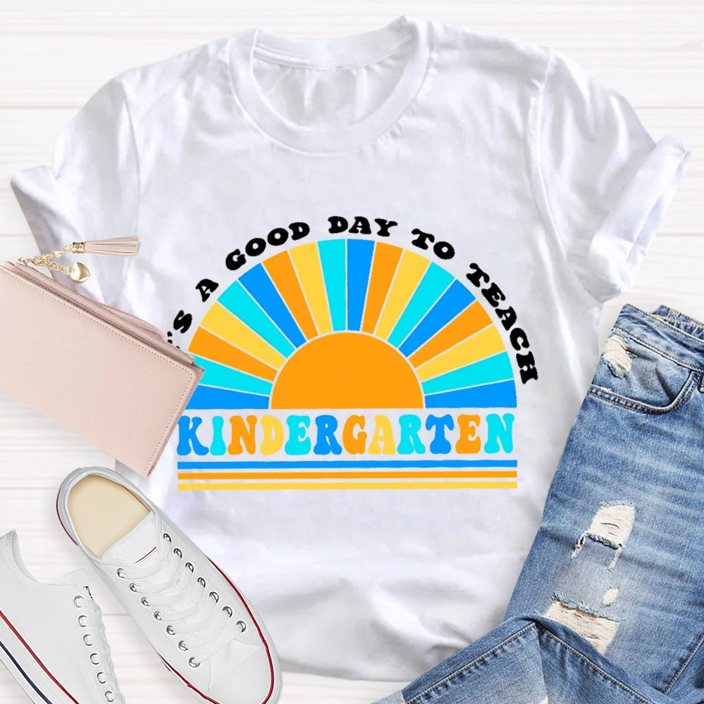 Personalized Grade It'S A Good Day To Teach Kindergarten Rainbow T-Shirt