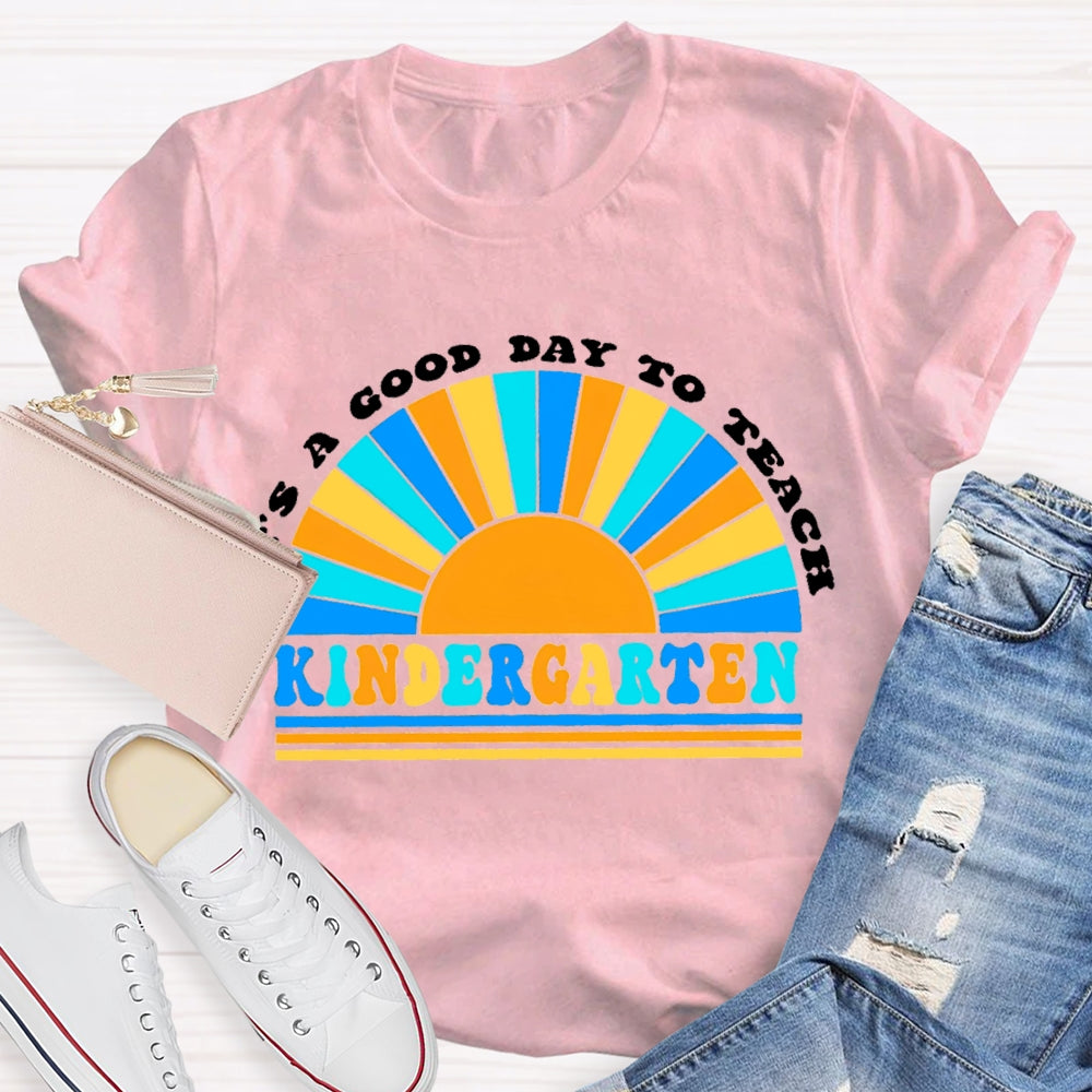 Personalized Grade It'S A Good Day To Teach Kindergarten Rainbow T-Shirt