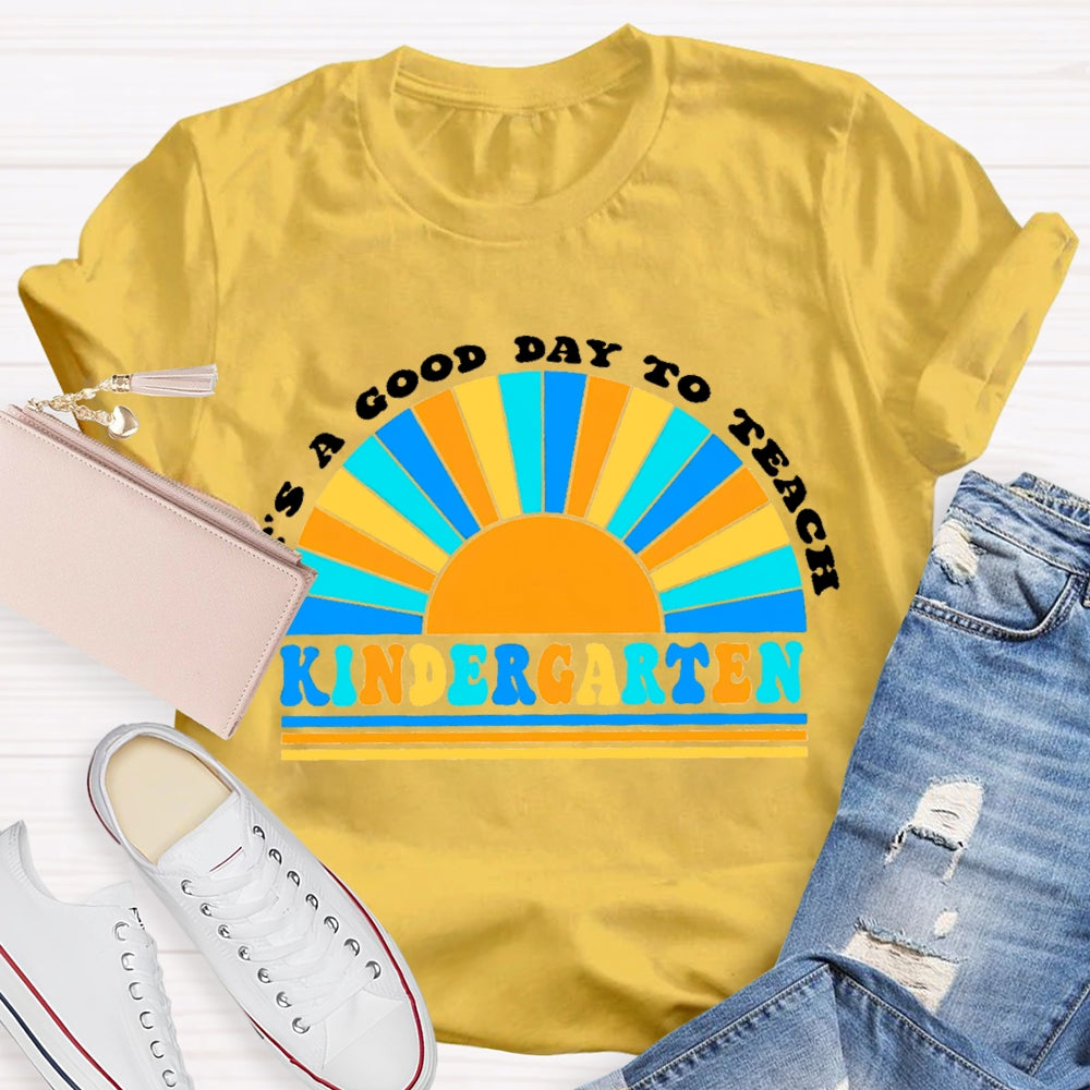 Personalized Grade It'S A Good Day To Teach Kindergarten Rainbow T-Shirt