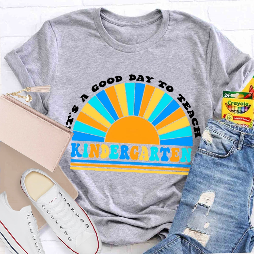 Personalized Grade It'S A Good Day To Teach Kindergarten Rainbow T-Shirt