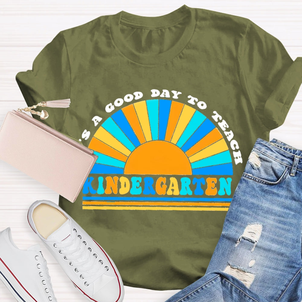 Personalized Grade It'S A Good Day To Teach Kindergarten Rainbow T-Shirt