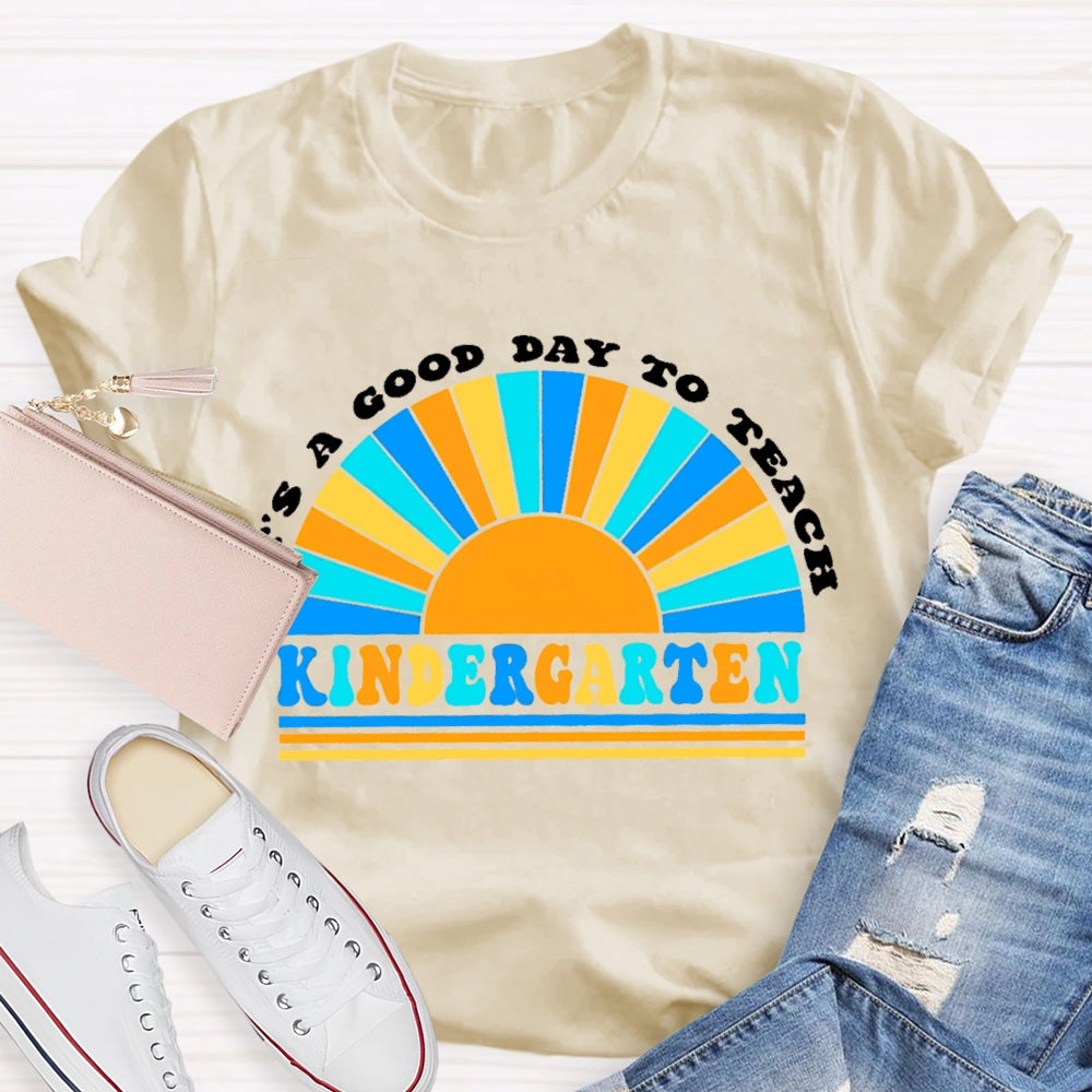 Personalized Grade It'S A Good Day To Teach Kindergarten Rainbow T-Shirt