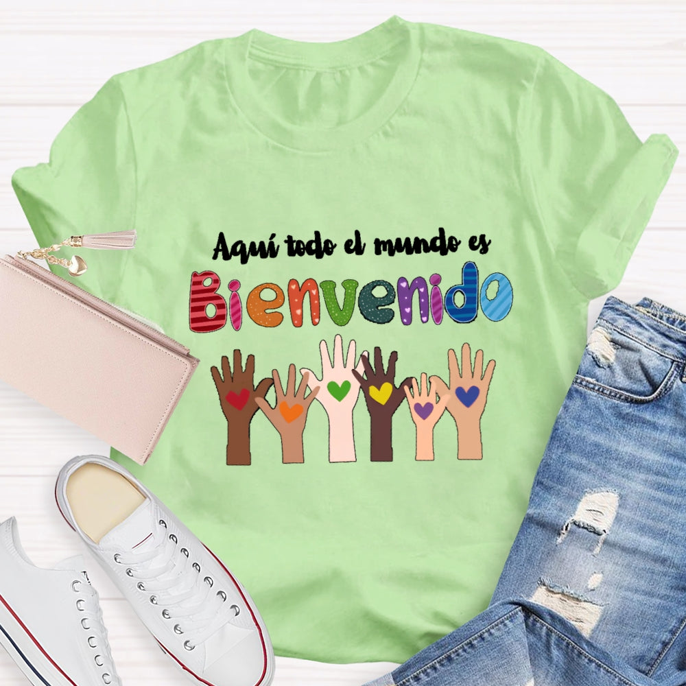 Aquí Todo El Mundo Es Bienvenido Spanish Teacher T-Shirt