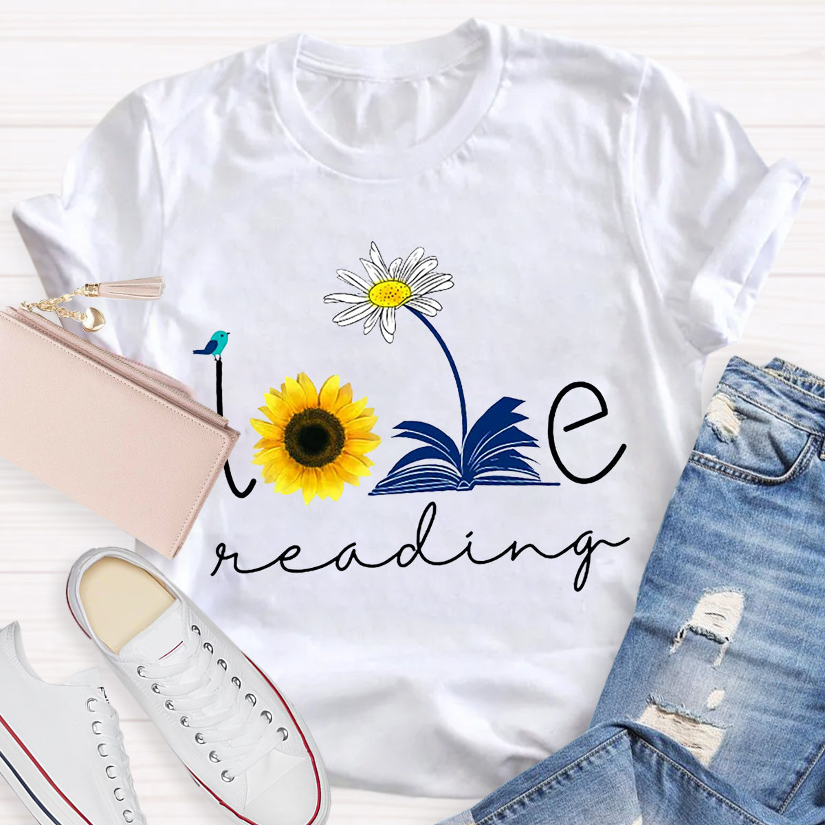 Loving Reading Daisy Teacher T-Shirt