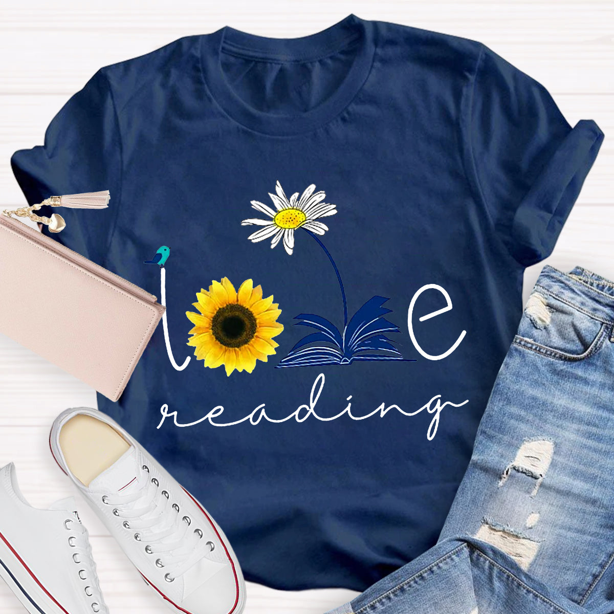 Loving Reading Daisy Teacher T-Shirt