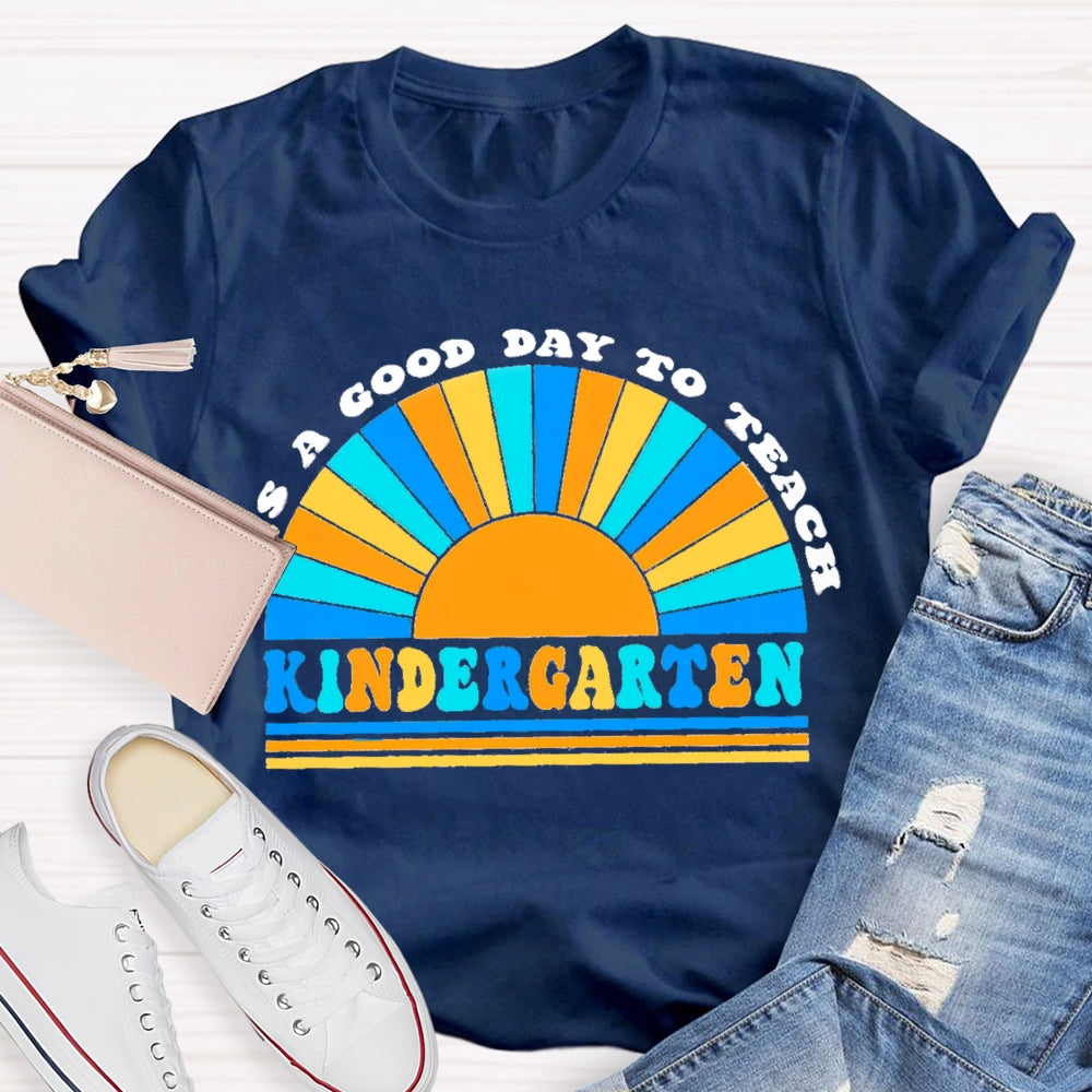 Personalized Grade It'S A Good Day To Teach Kindergarten Rainbow T-Shirt