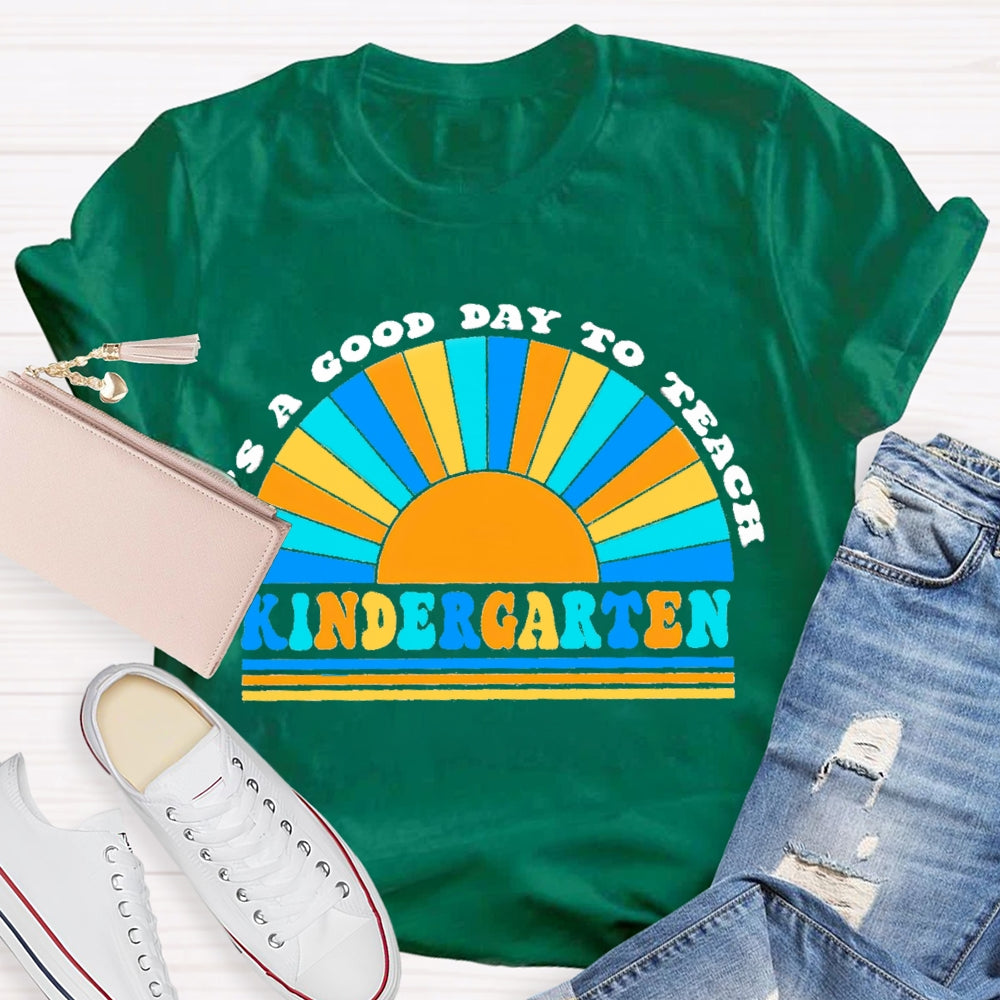 Personalized Grade It'S A Good Day To Teach Kindergarten Rainbow T-Shirt