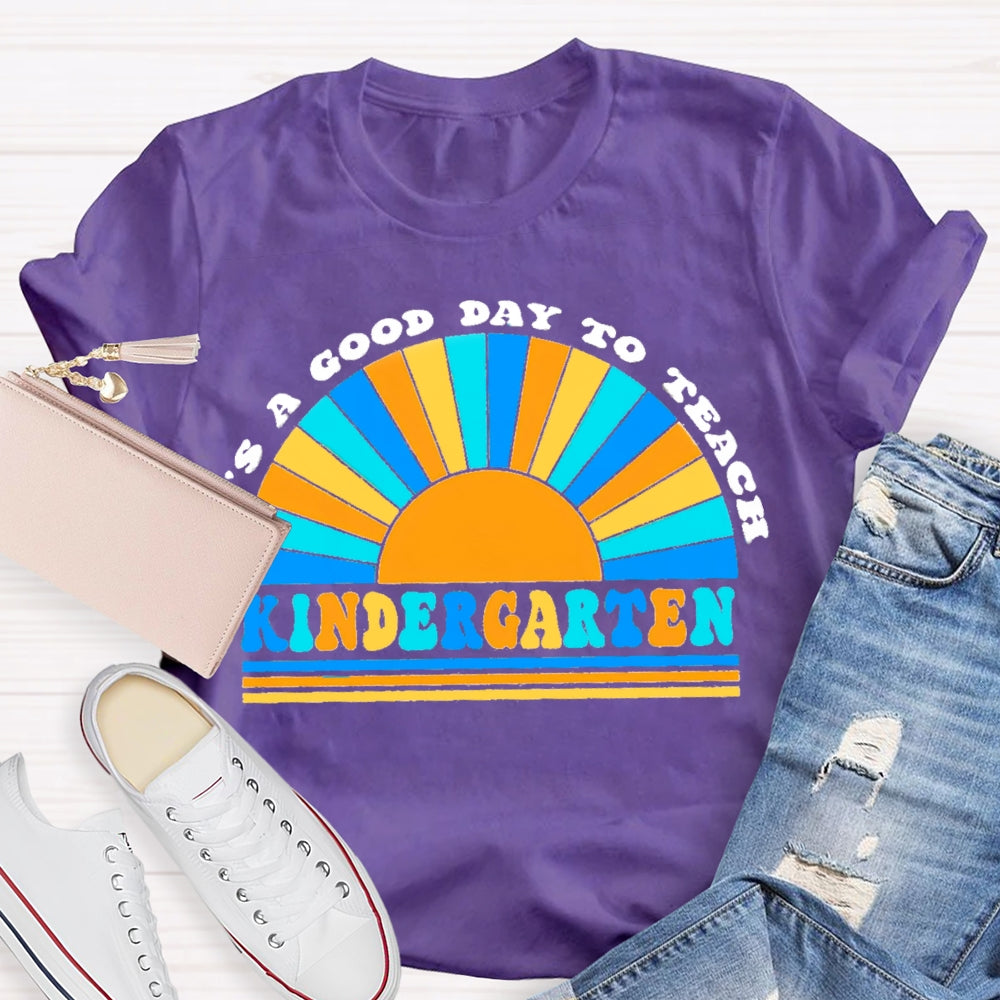 Personalized Grade It'S A Good Day To Teach Kindergarten Rainbow T-Shirt