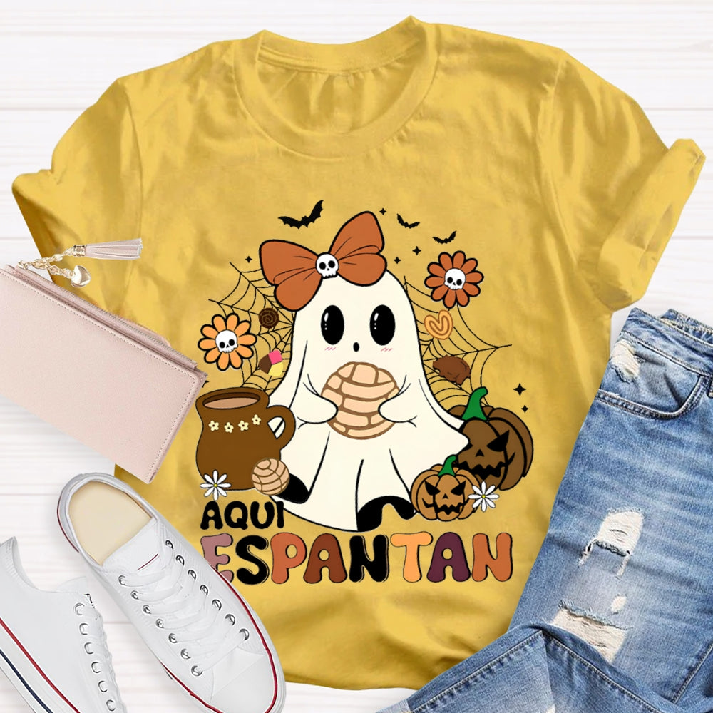 Aqui Espantan Little Ghost Wearing A Bow And The Evil Pumpkin Halloween T-shirt