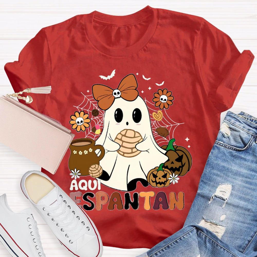 Aqui Espantan Little Ghost Wearing A Bow And The Evil Pumpkin Halloween T-shirt