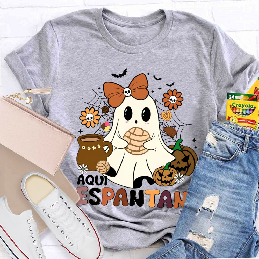 Aqui Espantan Little Ghost Wearing A Bow And The Evil Pumpkin Halloween T-shirt