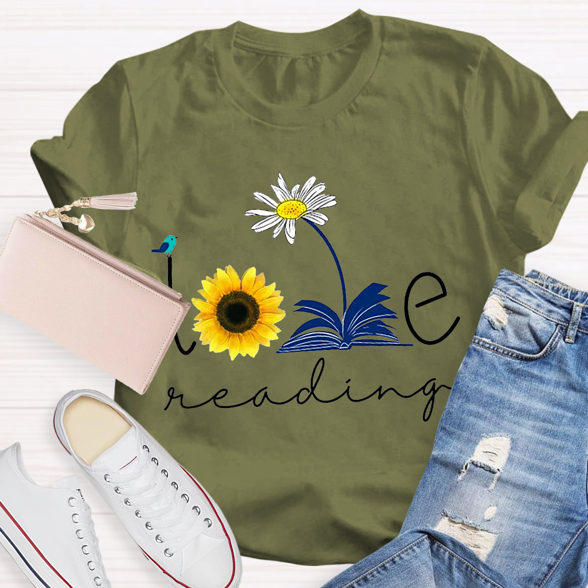 Loving Reading Daisy Teacher T-Shirt