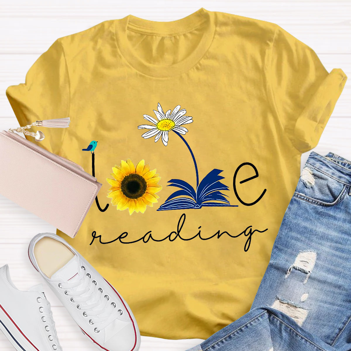 Loving Reading Daisy Teacher T-Shirt