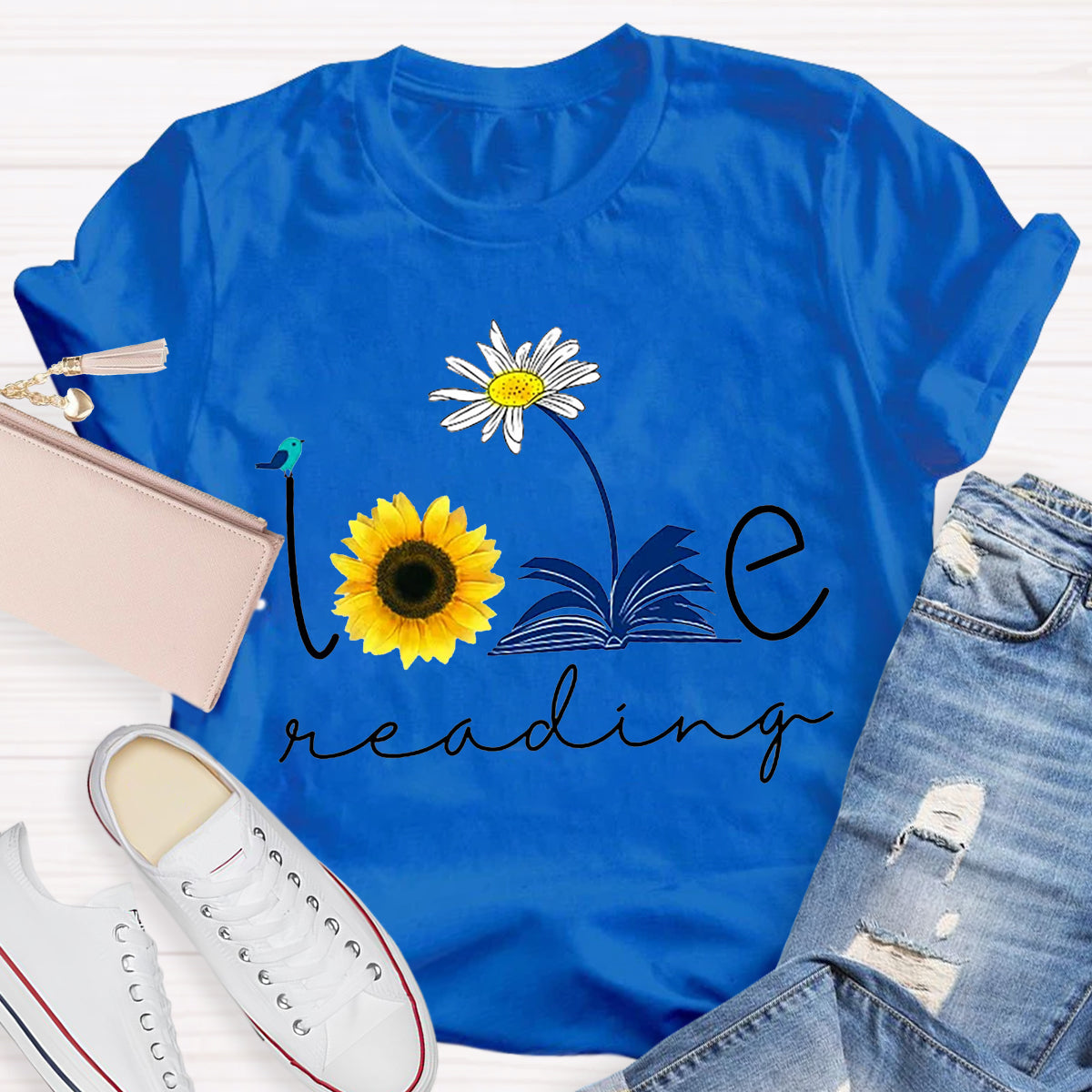 Loving Reading Daisy Teacher T-Shirt