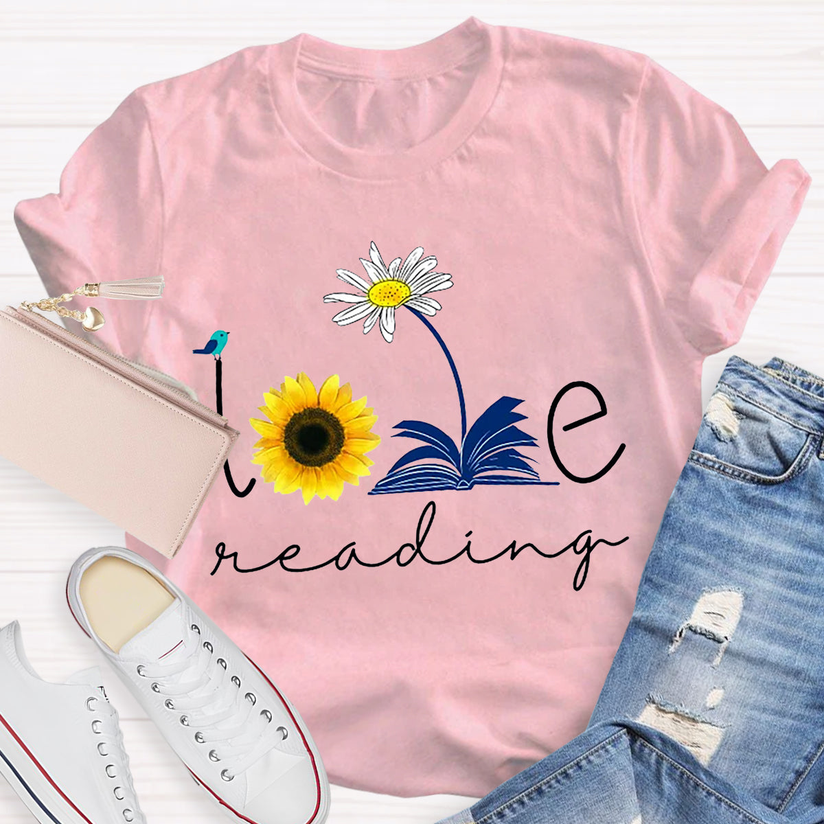 Loving Reading Daisy Teacher T-Shirt