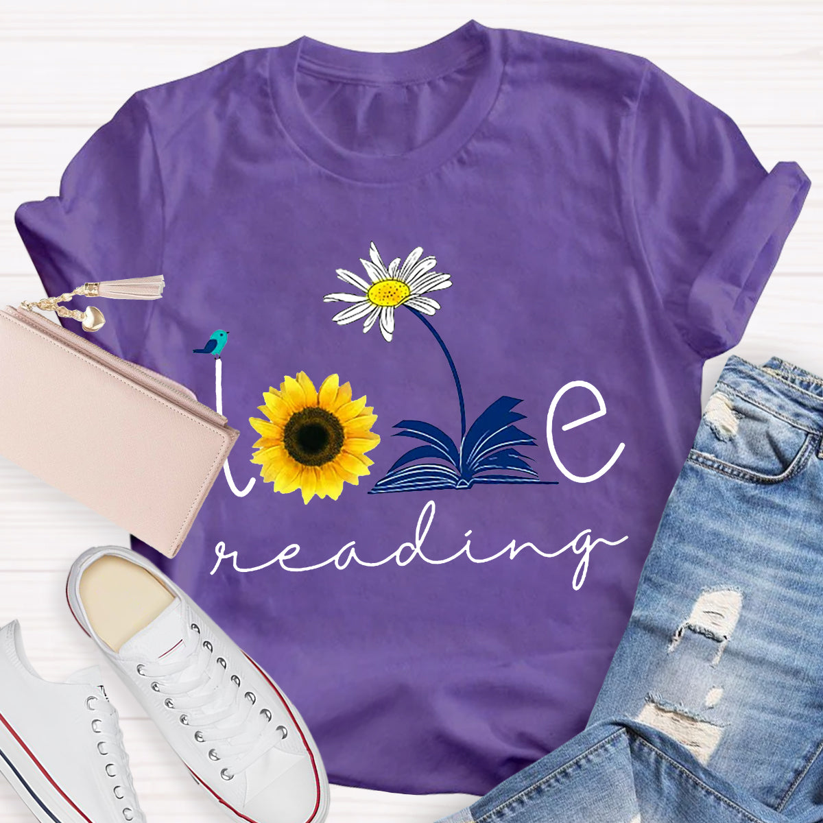 Loving Reading Daisy Teacher T-Shirt