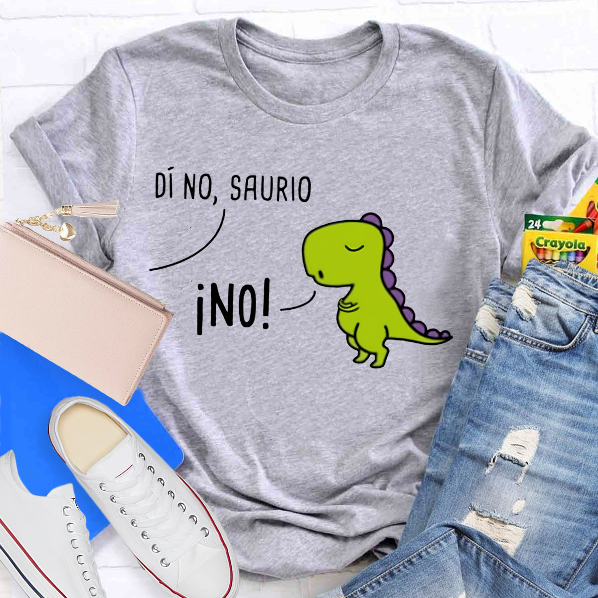 Di No,Saurio Spanish Pun Teacher T-Shirt