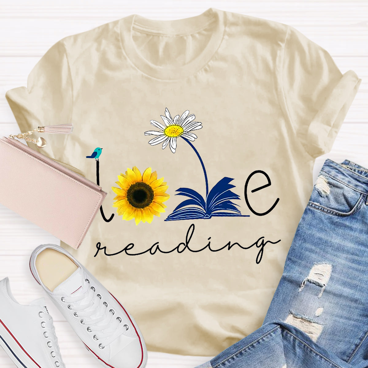 Loving Reading Daisy Teacher T-Shirt