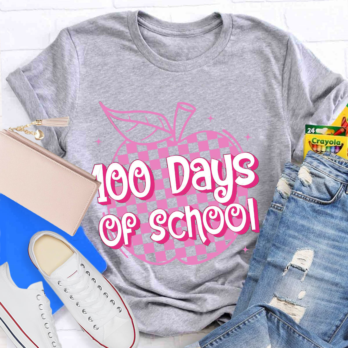 100 Days Of School Pink Apple Teacher T-Shirt