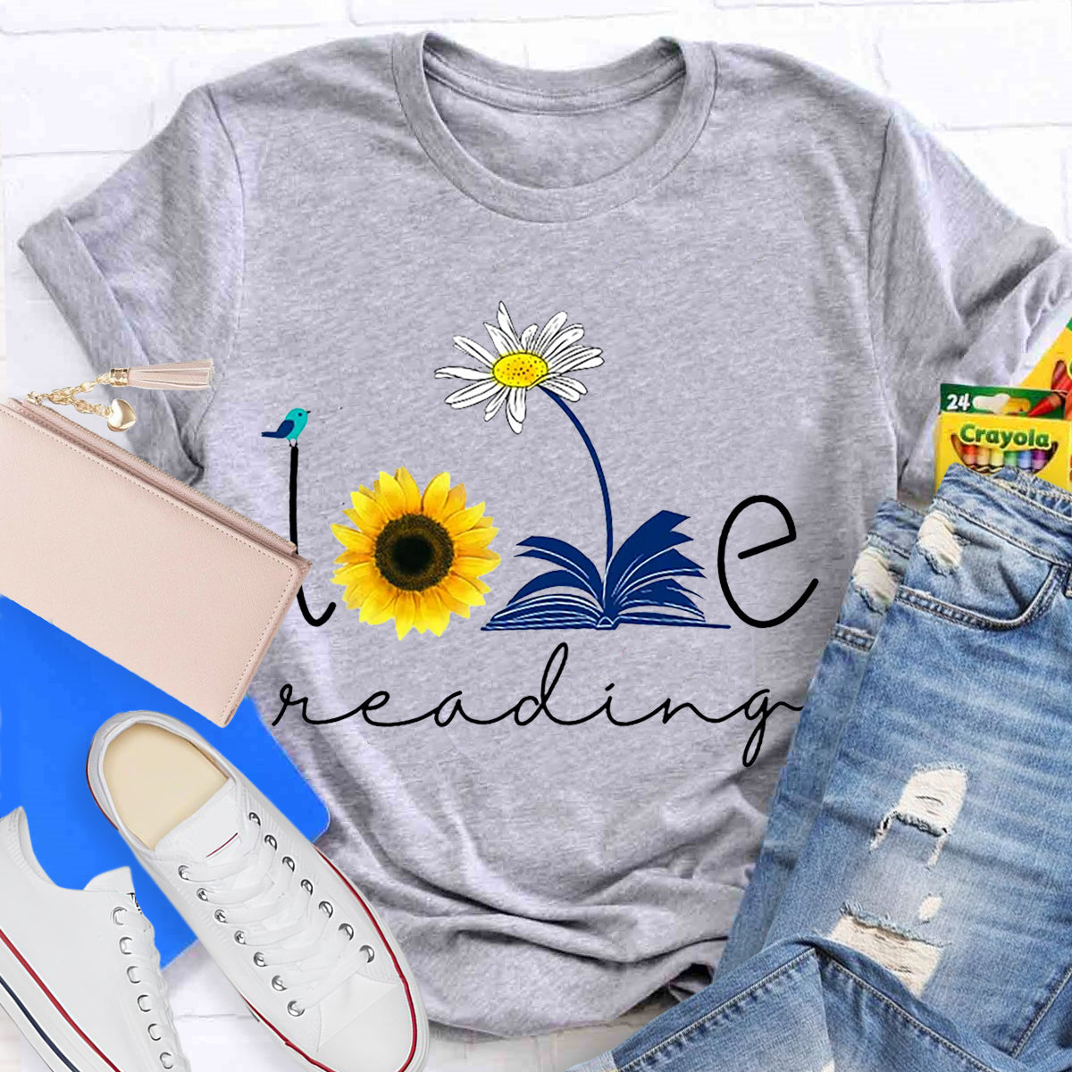 Loving Reading Daisy Teacher T-Shirt